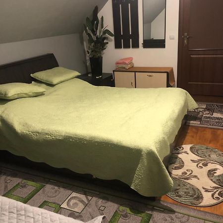 Біля Комори Pilipets Extérieur photo