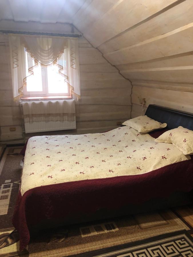 Біля Комори Pilipets Extérieur photo