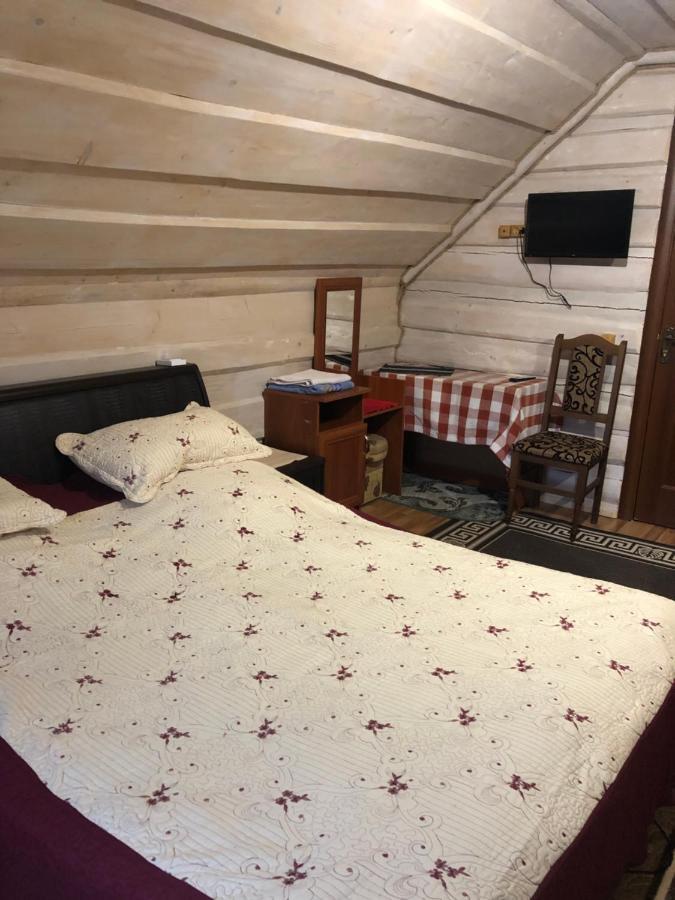Біля Комори Pilipets Extérieur photo