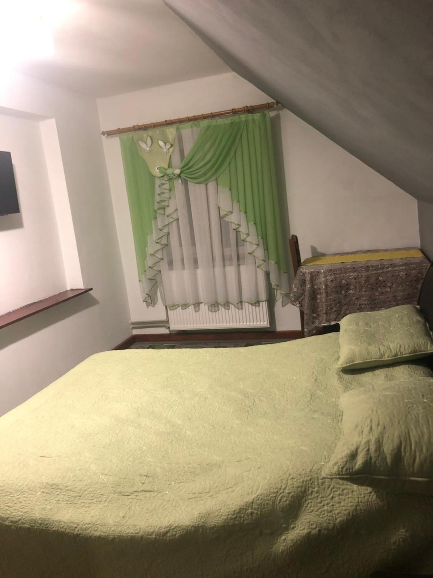 Біля Комори Pilipets Extérieur photo