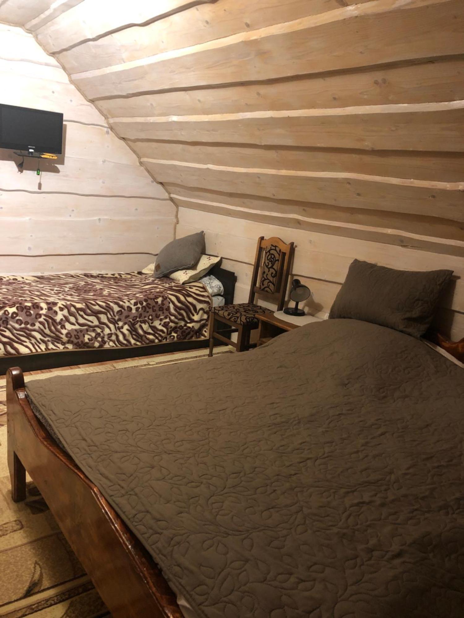 Біля Комори Pilipets Extérieur photo