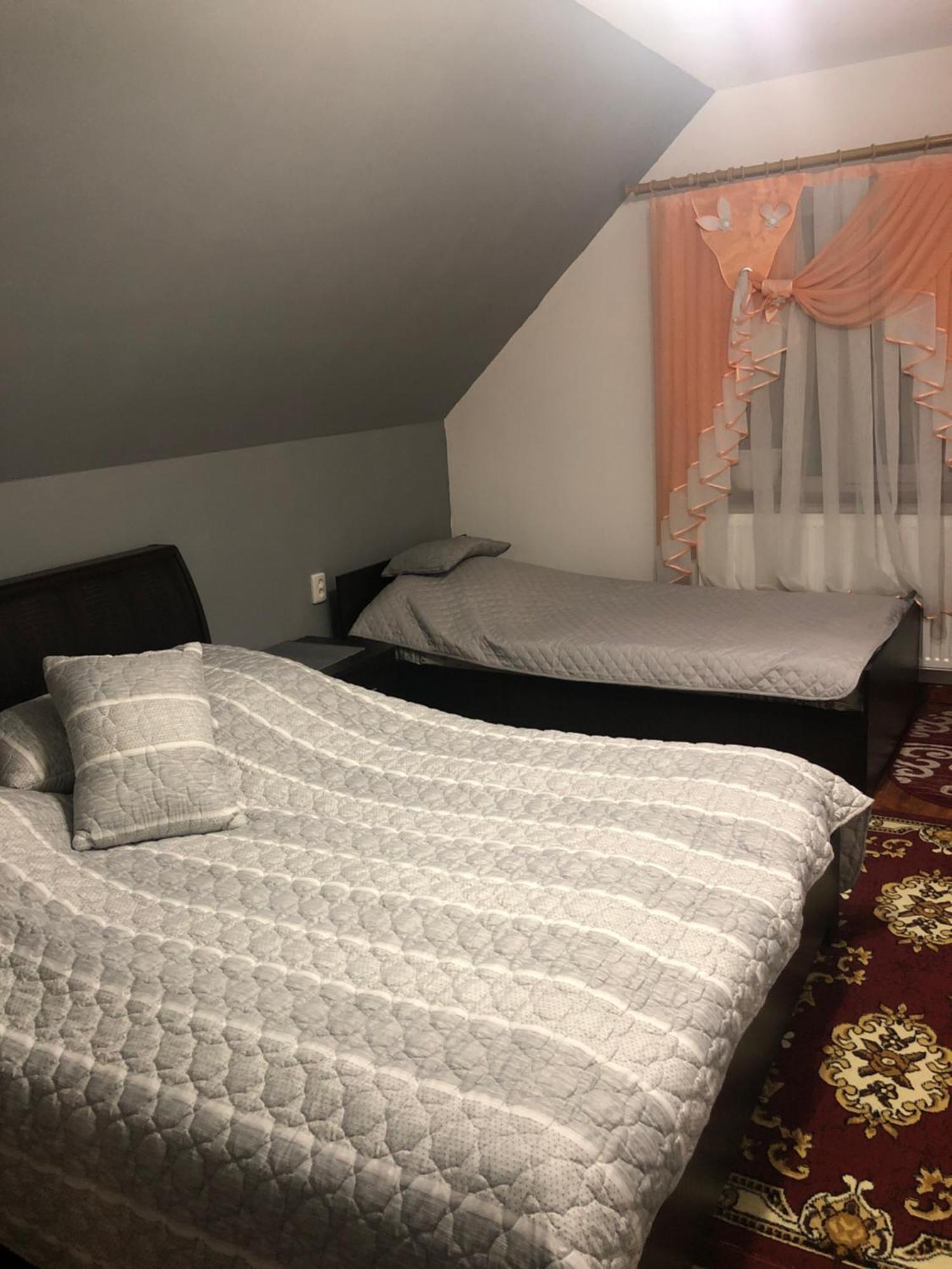 Біля Комори Pilipets Extérieur photo